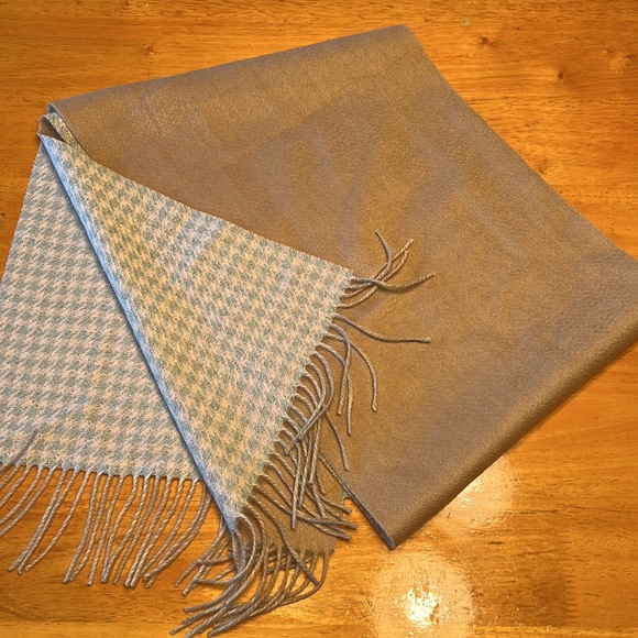 Talbots 100% cashmere scarf. Double sided, tan on one side, mint green & cream - Picture 4 of 7